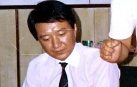 2003年，我国与世界三大铁矿石集团谈判时，发现自己所有的弱点都暴露在对手面前，