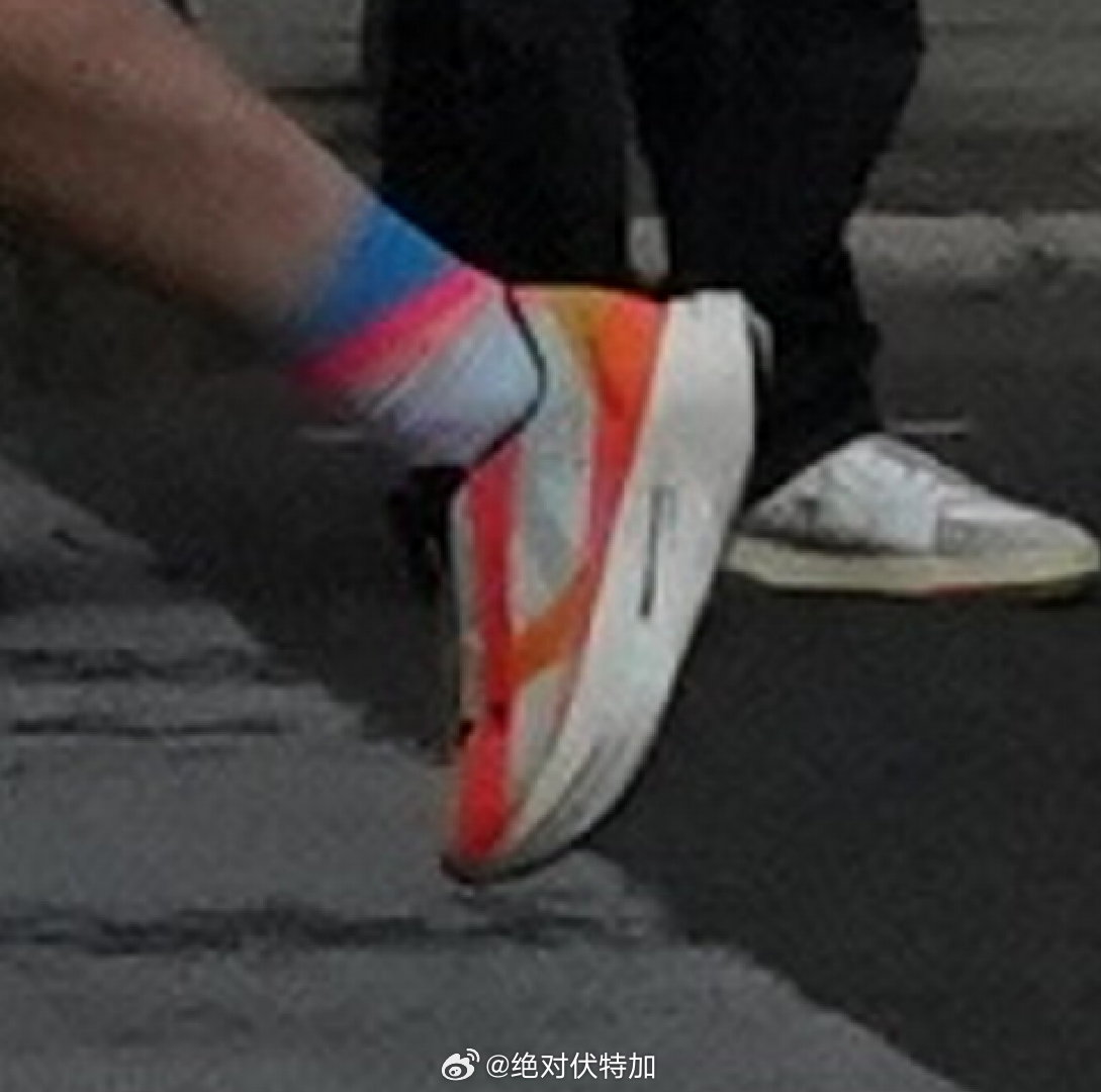 第一次见有人穿阿迪达斯 adidas Adizero Prime X2 by S
