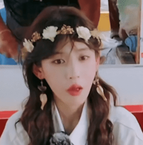 演员王可[超话]王可说殷桃公路片女主花儿与少年 美女之间的互相欣赏太动人，王可细