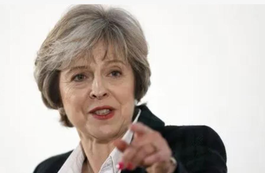 2018年，英国首相特蕾莎梅访华时，收到的国礼是一对茶杯。原本，首相并未在意，谁