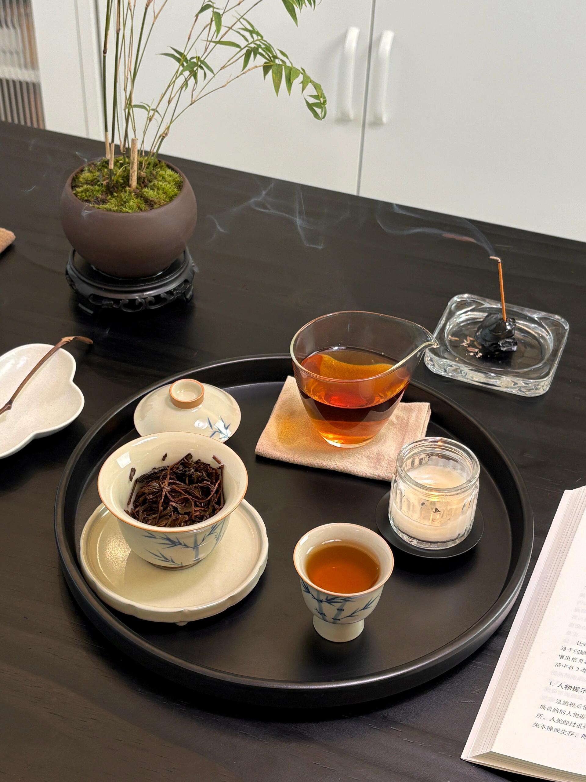 之前都是每天一杯☕️去年开始喜欢上喝🍵有可能真的是血脉觉醒了煮水泡茶 真是一大