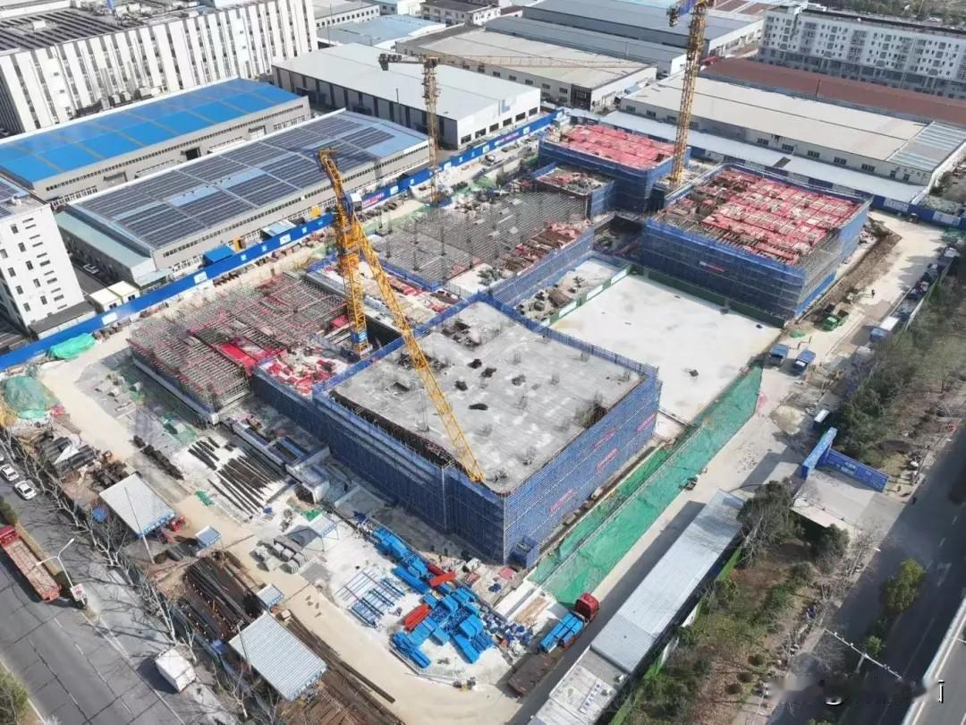 【庐阳太赫兹产业园加速推进 明年7月交付】
庐阳区太赫兹产业园现已全面进入主体结