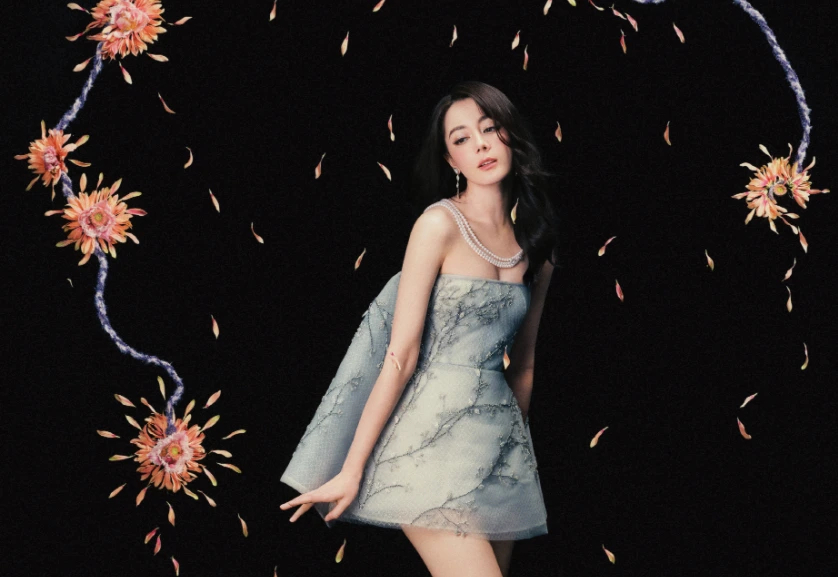 杨紫和迪丽热巴要对打？《转念花开》和《功夫女足》将定档暑期 