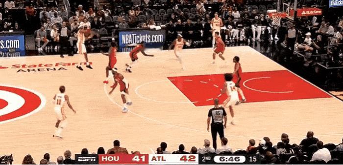 聪明！谢泼德一防一攻尽显超高球商！
在今天NBA季前赛火箭对阵老鹰的第二节比赛比