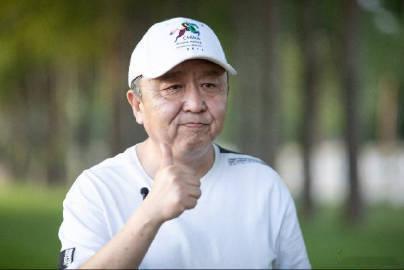于谦的叛逆期持续了50年谦大爷沉浸小说熬到凌晨四点，还认真检索星座分析自我，拒绝