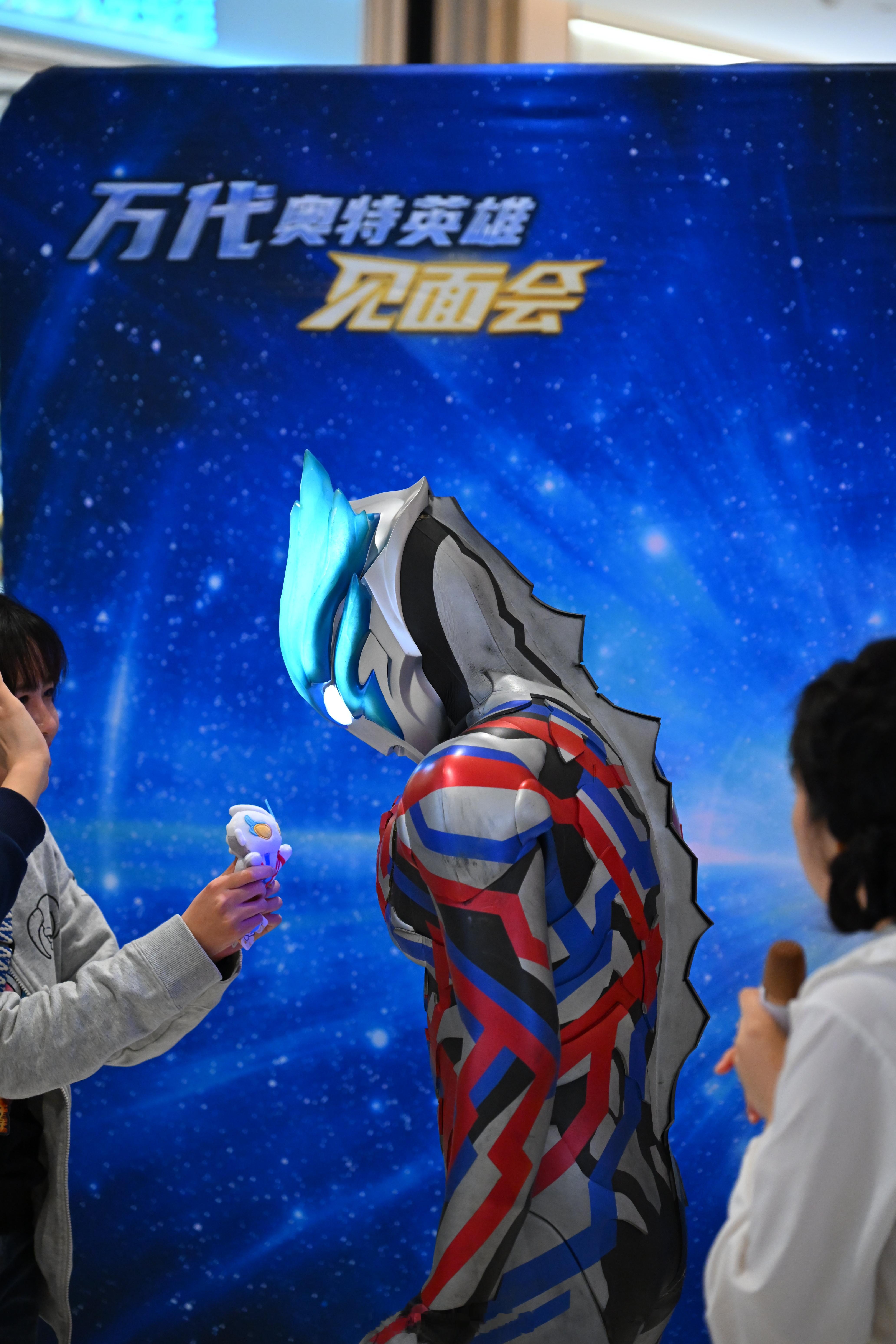 自己看自己[doge]#布莱泽奥特曼##M78奥特曼# ​​​