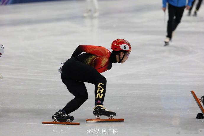刘少昂林孝埈孙龙全员晋级 有惊无险！米兰冬奥会短道速滑男子1000米预赛，三名中