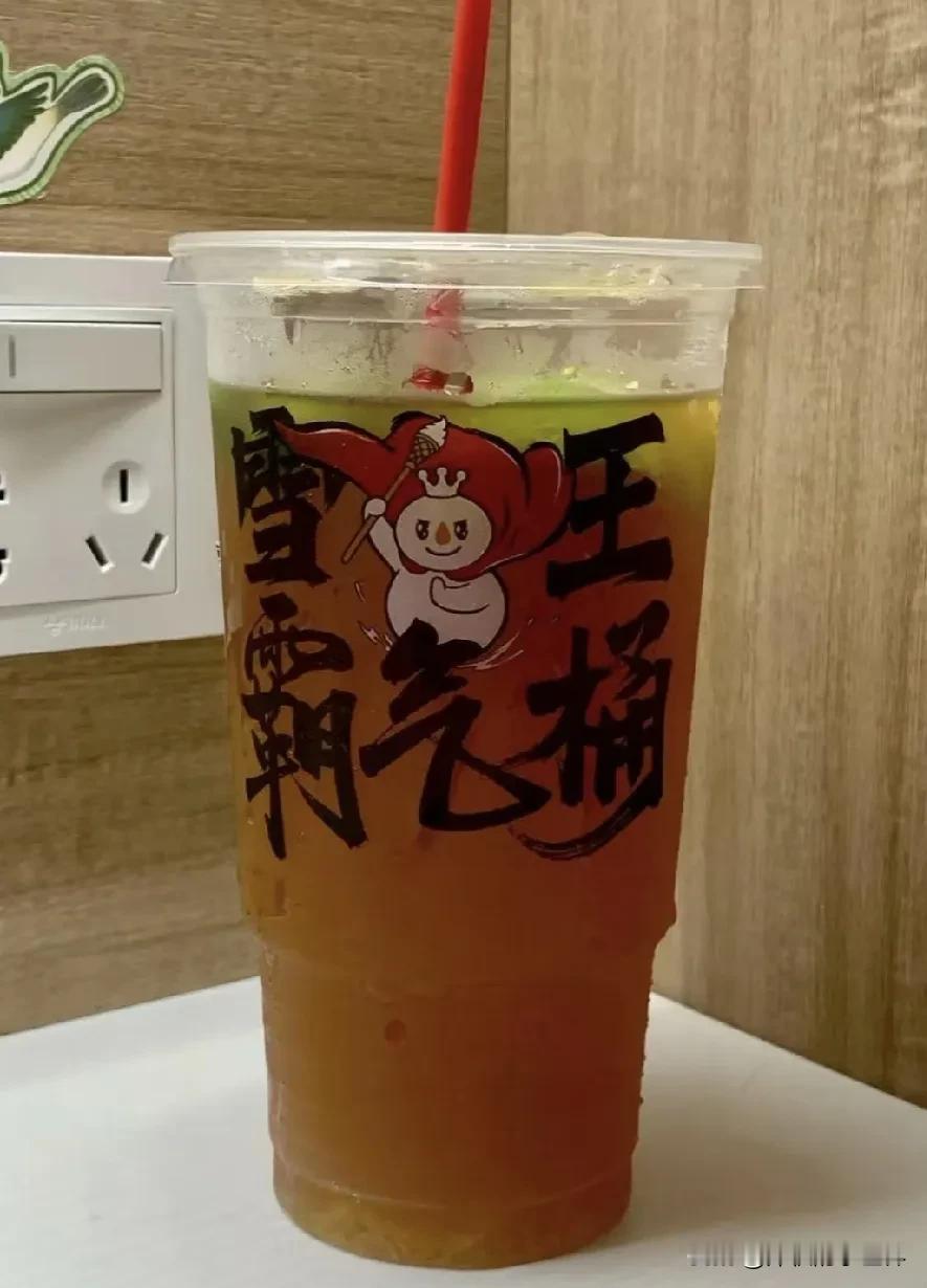 最近疯狂的外卖战，

最痛苦的不是接单到崩溃的奶茶店员，也不是跑断腿的骑手们，而