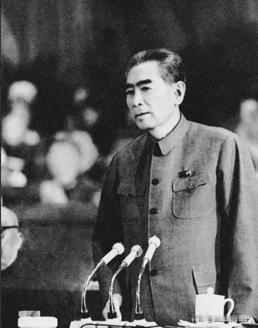 “请问总理，中国还有没有妓女？”在一次采访会上，西方记者问周恩来。问题一出全场哗