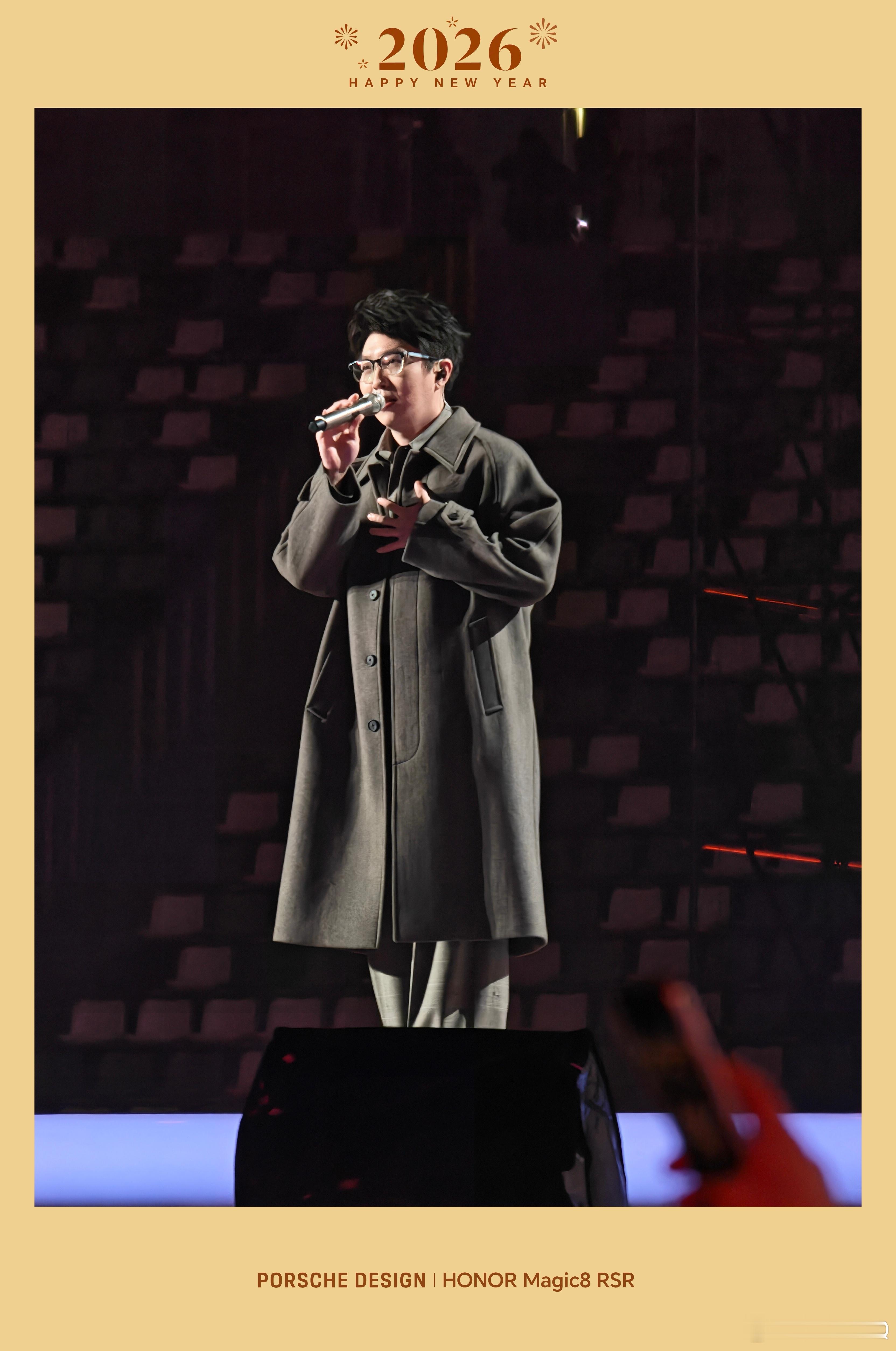 还是喜欢毛毛再发一组毛毛的照片吧太有故事性了（不得不说荣耀Magic 8 RSR