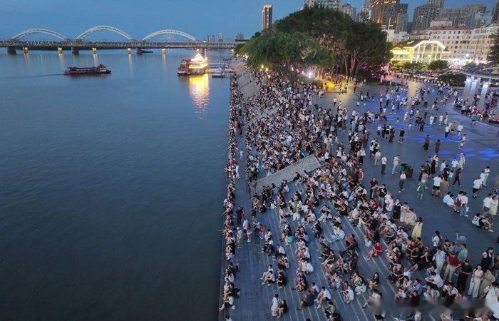 地理冷知识黑龙江冷知识  哈尔滨的夏天，是另一个世界。 当冬天“冰城”的喧嚣褪去