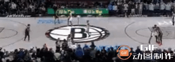 演的过分了吧？北京时间3月21日，NBA常规赛迎来纽约德比，纽约尼克斯队与布鲁克