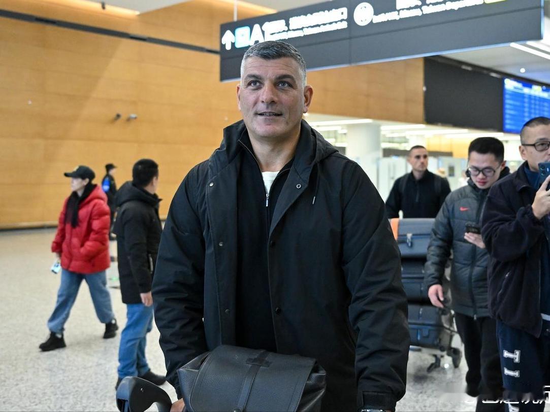 阿洛伊西将迎来蓉城首秀…下周二与武里南联的亚冠比赛，成都蓉城将以“残阵”迎战，茹