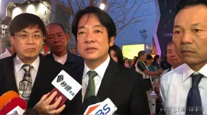 特朗普最近又开炮了，这次对准的是台湾。

他说得很直接：台湾偷了美国的半导体产业