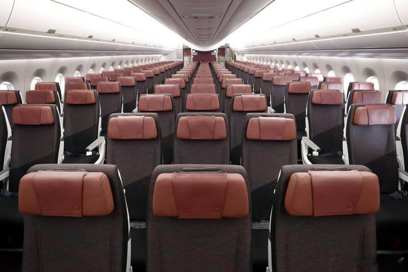 飞往英国航班上疑似突发心脏病，44岁美籍律师靠在母亲肩上离世海外新鲜事 美国明尼