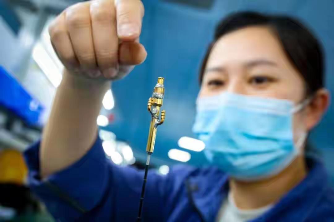 这是一篇关于90后创业者张诚及其团队在南京高淳区深耕细作、用六年时间将消融针产品