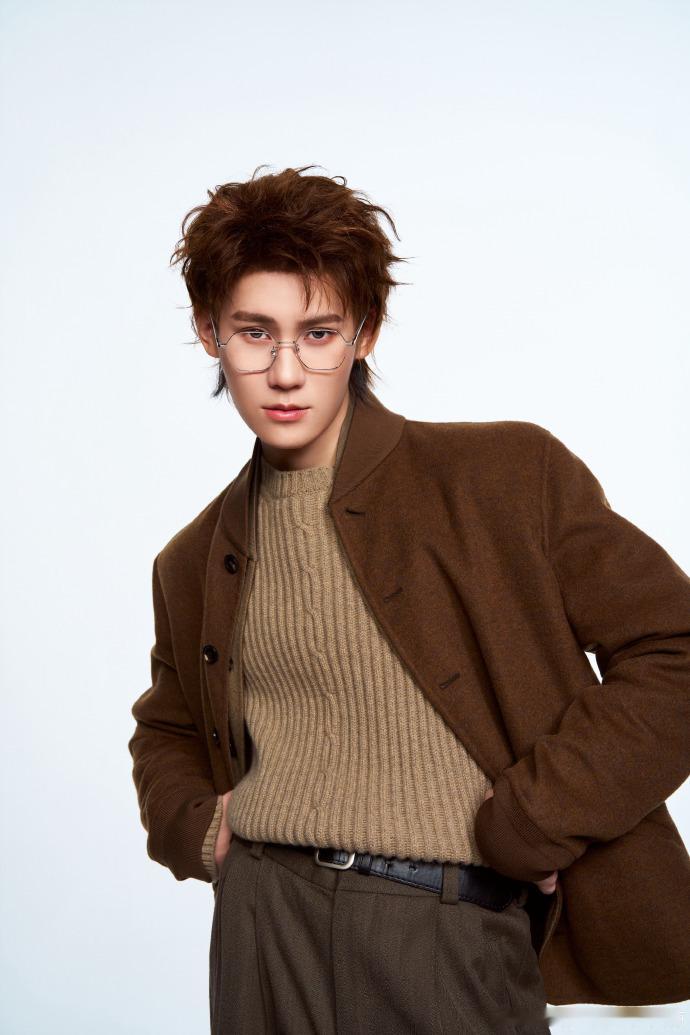 张真源微博营业好浓烈的熟男风