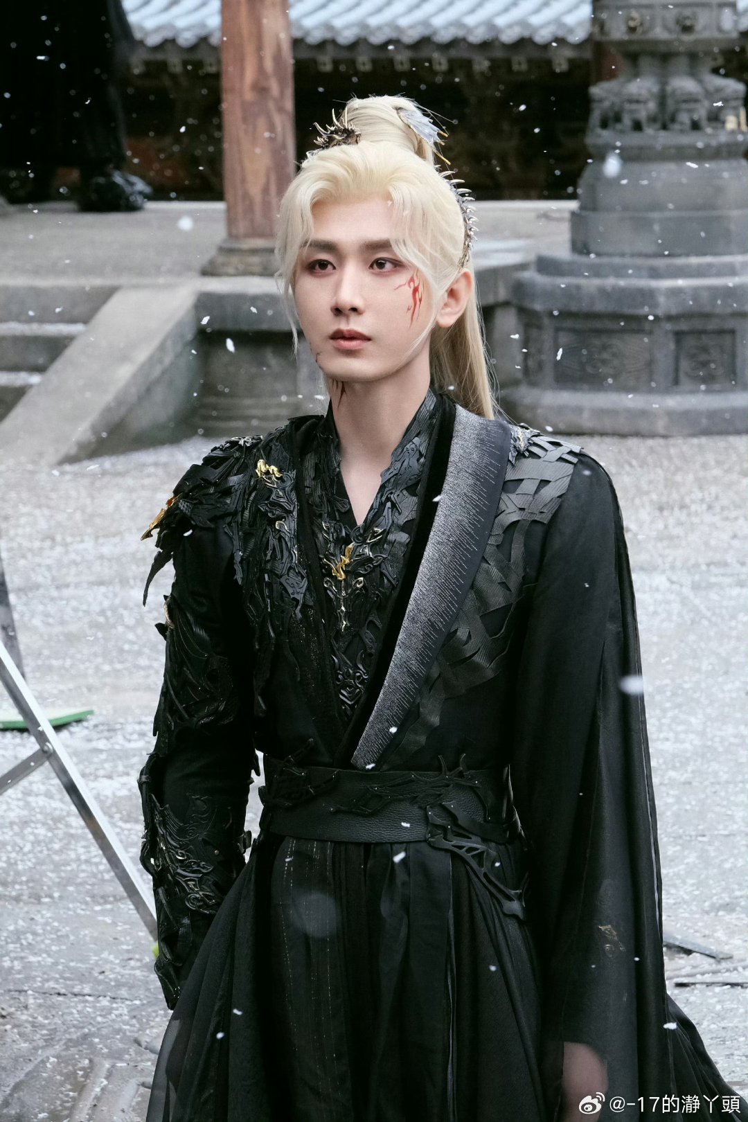 成毅两京十五日cy成毅朱瞻基我正开着灯玩手机，忽然觉得周围都暗了下来，原来是手机