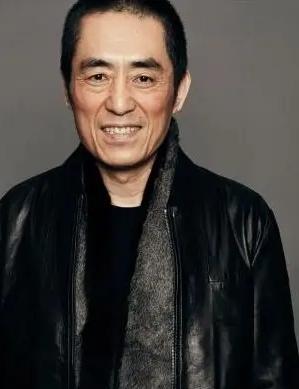 导演张艺谋，之所以成为大师，不仅仅贡献了很多作品，而是会做人，刚刚看到的惊蛰无声