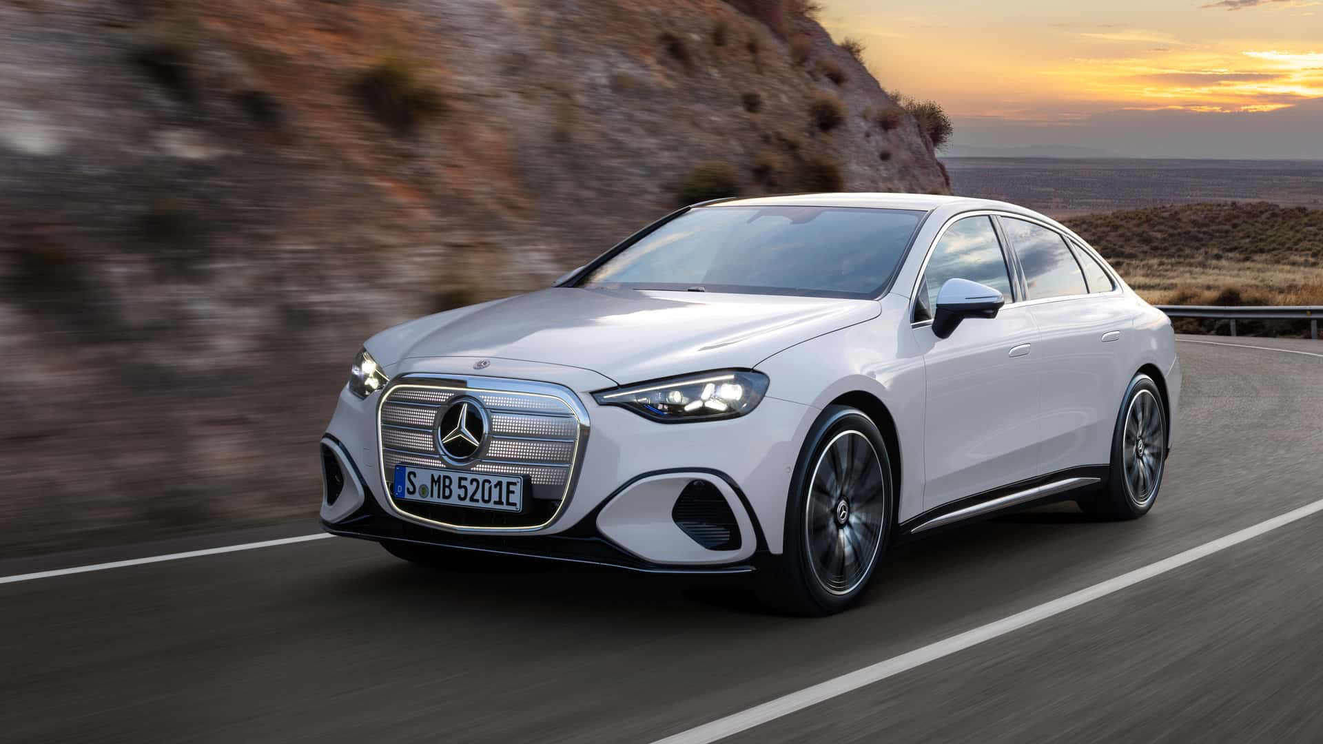 接上条，对不起宝马，宝马挺好看的，奔驰你更丑啊…新迈巴赫挺好看的啊，新款C是咋了