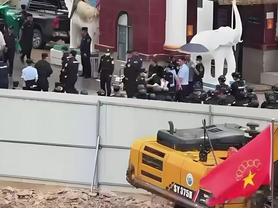 果敢同盟军正在打击缅甸联邦第一特区老街市电诈窝点的最新消息。目前，缅甸的电诈窝点