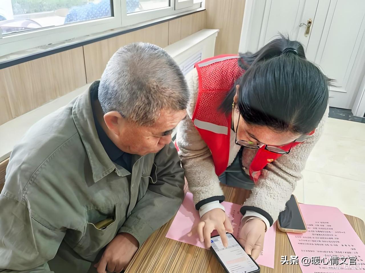 谁家还没个老人？以前总愁爸妈养老没人管、看病买药贵，儿女在外上班牵肠挂肚，普通老