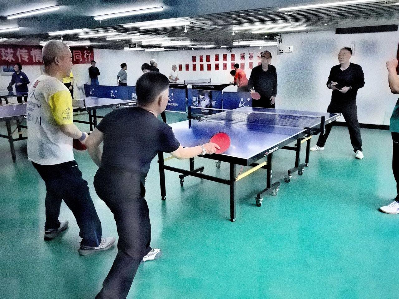 国乒那可是咱们体育界的传奇存在！就说马龙，34 岁还能在赛场上大杀四方，东京奥运