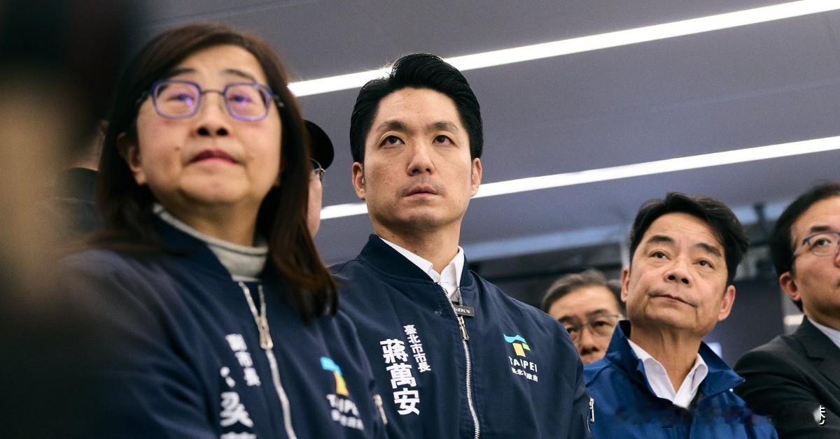 蒋万安发福袋母鸡带小鸡， 蓝绿白三党奉天宫过招！

今天是初九天公生，台北市长蒋