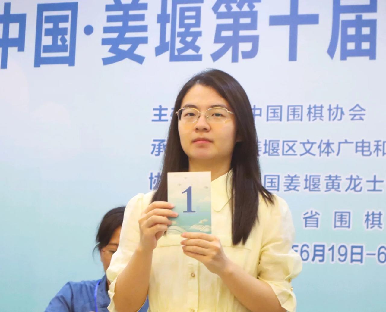 新启动~新赛制

黄龙士杯~中国夺冠困难重重

第10届黄龙士杯世界女子围棋大赛