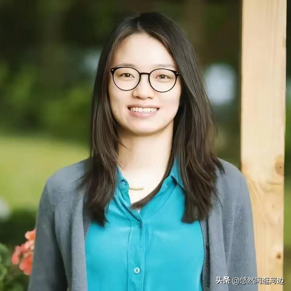 刚刚看完菲尔茨奖的直播，非常好看！大会宣布得奖的顺序是邓煜，John Pardo