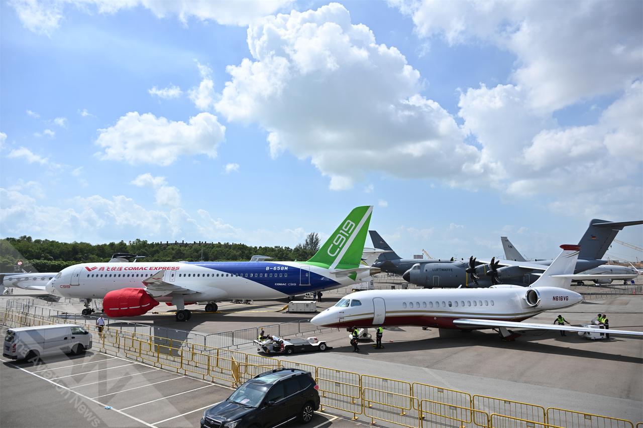 2月3日至8日，第十届新加坡航展在樟宜会展中心举行，一架中国商飞C919飞机参加