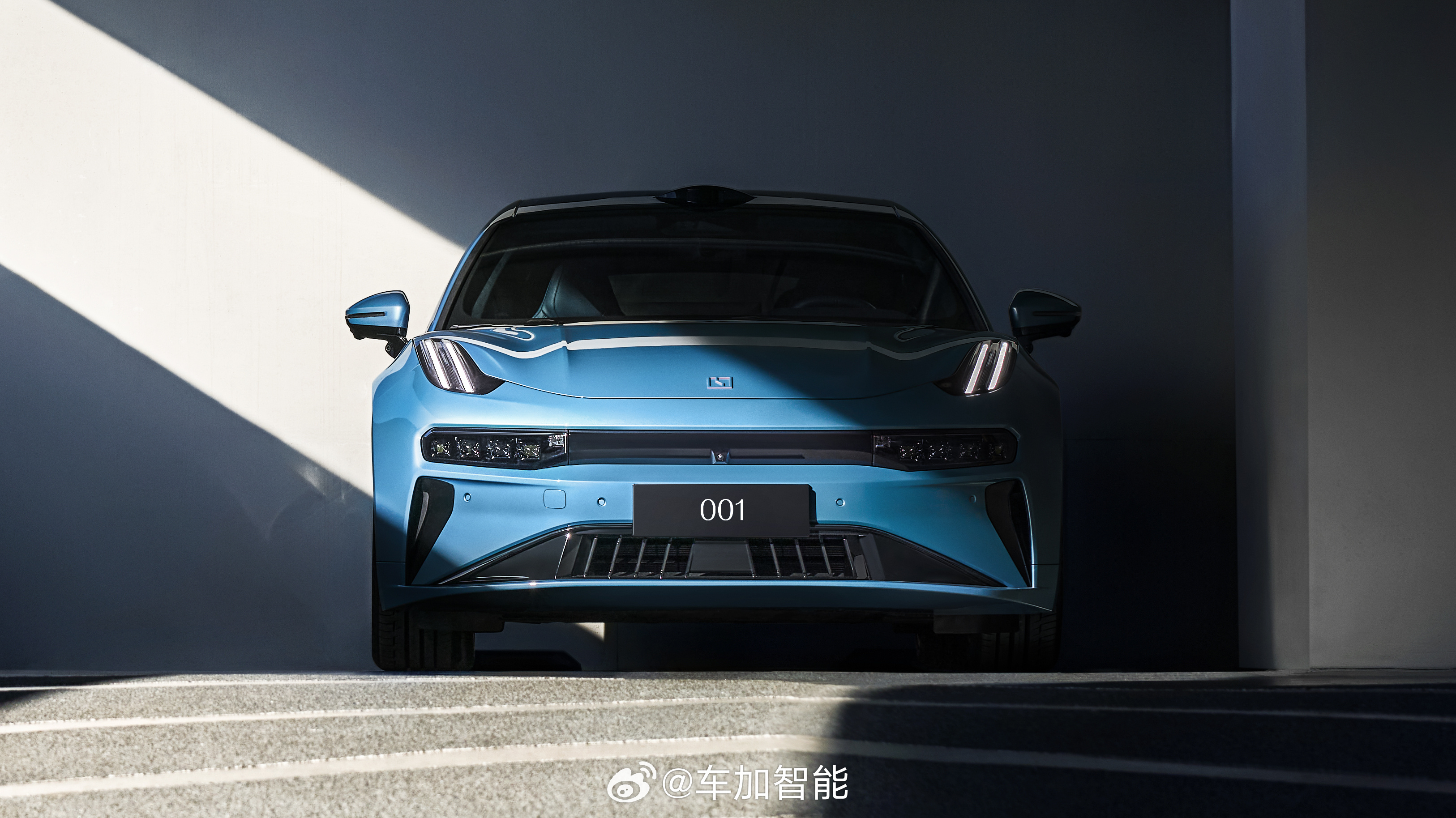 #2025款极氪新品来了# 上一波新极氪001蓝色和米色的实拍美图~ ​​​个人
