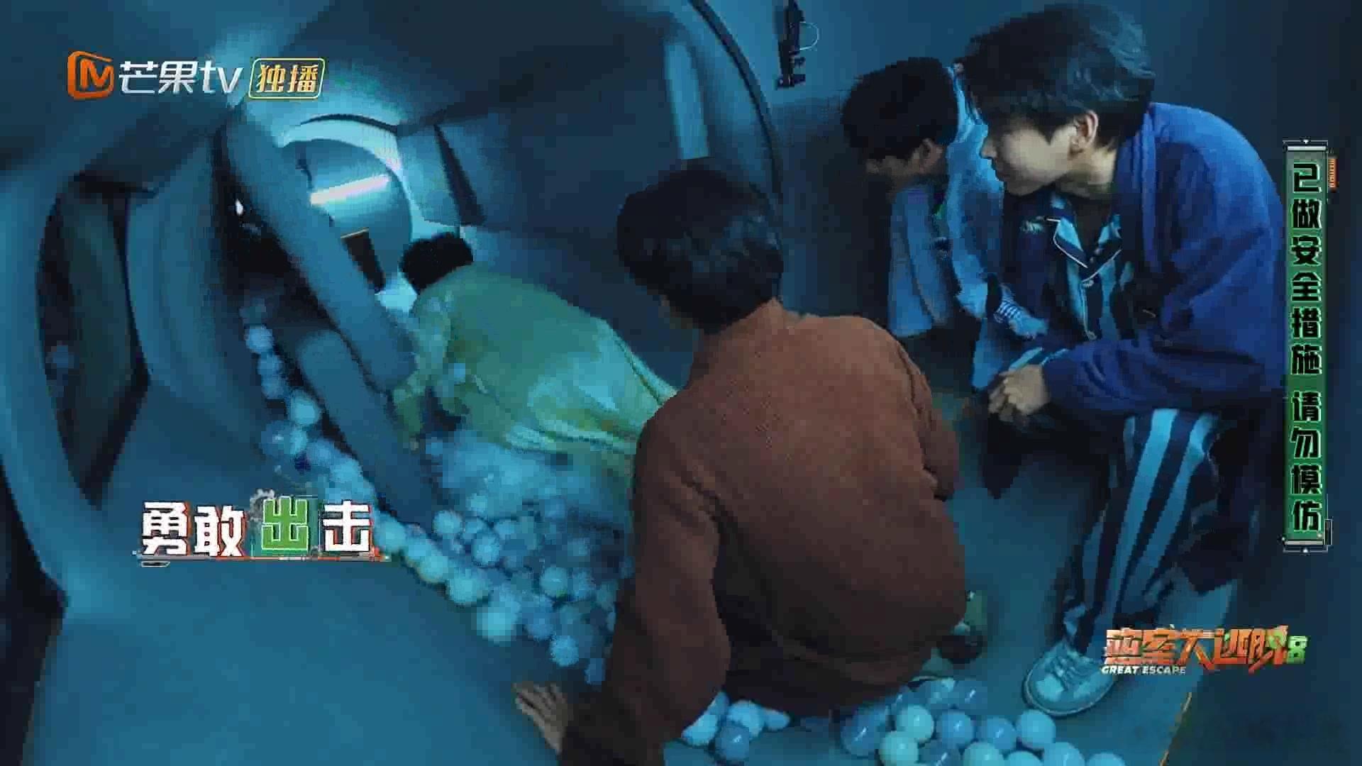 密室大逃脱 我的评分：张真源 滚筒洗衣机视角密室大逃脱克服恐惧勇往直前，张真源勇