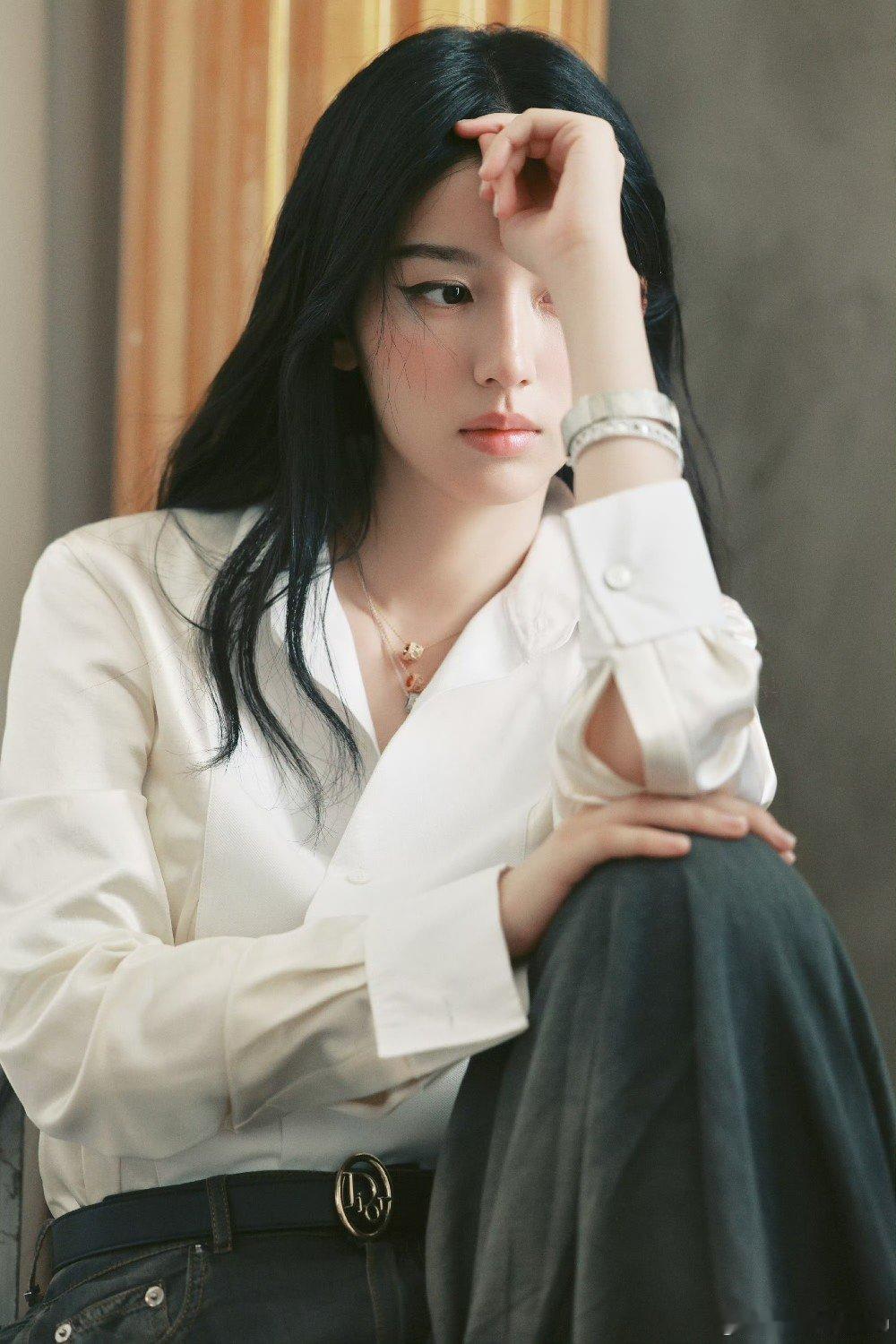 周也工作室黄金单身女汉包场周也工作室包场名字是黄金单身女汉，这是分手了吗周也黄金