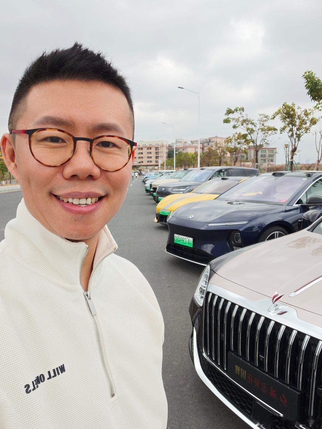 拍《年度一镜到底》，猜猜有多少台车？