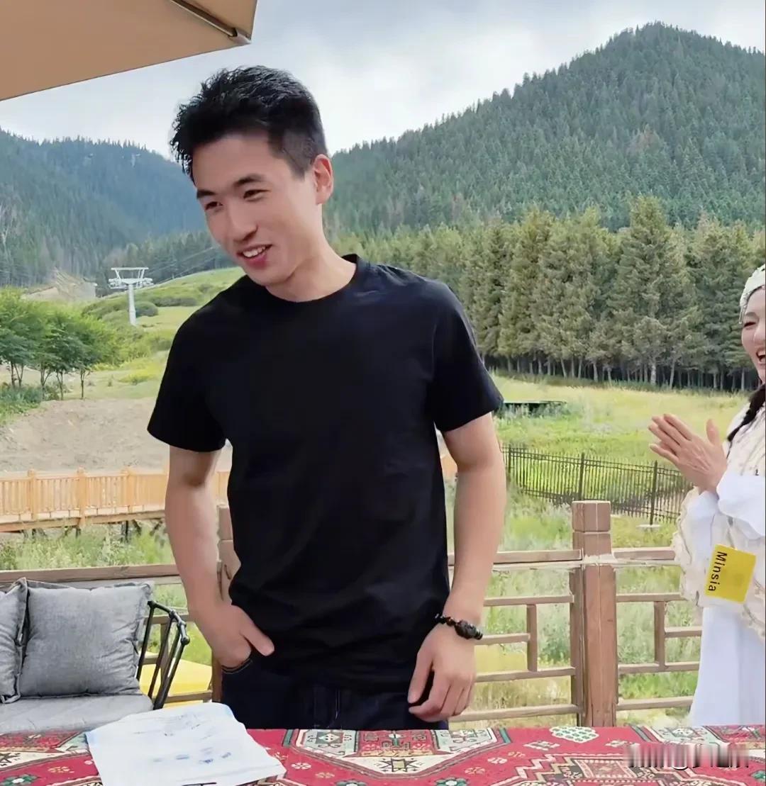 越看越帅的海军哥哥，谢浩男的闺蜜战友，哈哈，他可能一辈子也没想到自己会带货，和谢