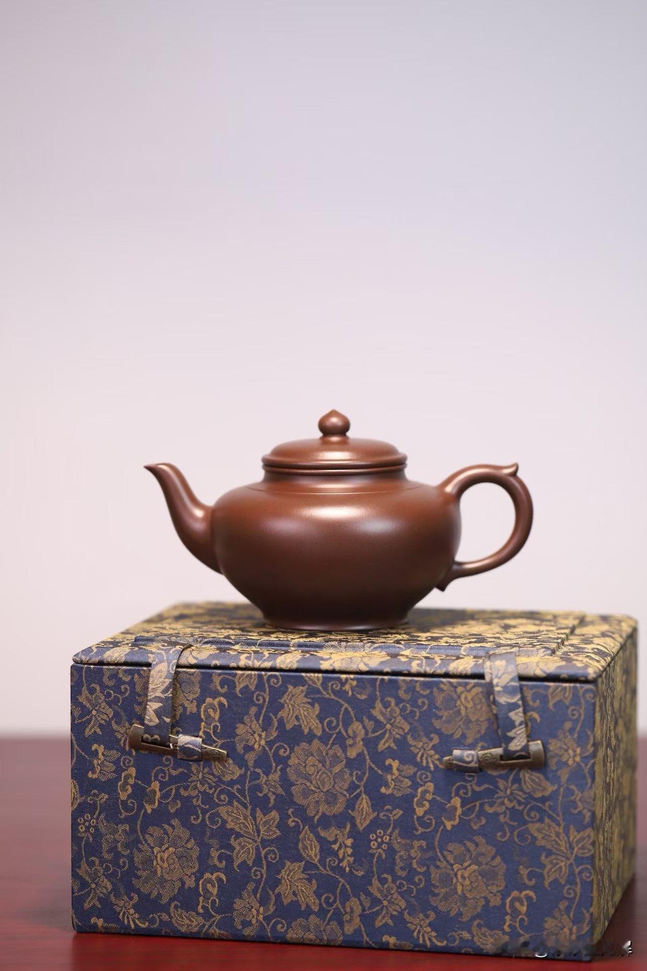 这3种“紫砂壶”白送都别要，全是化工泥！
无论是刚入坑的新手，还是玩壶多年的“老