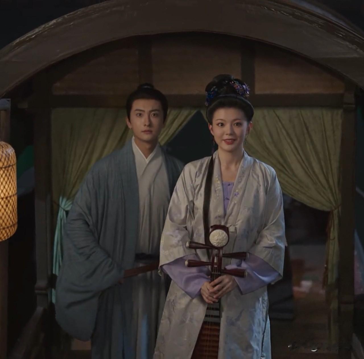 兰香如故：在船上韩秀才说的话，可见他并非良配。
韩秀才竟然只担心名声被毁，会就影