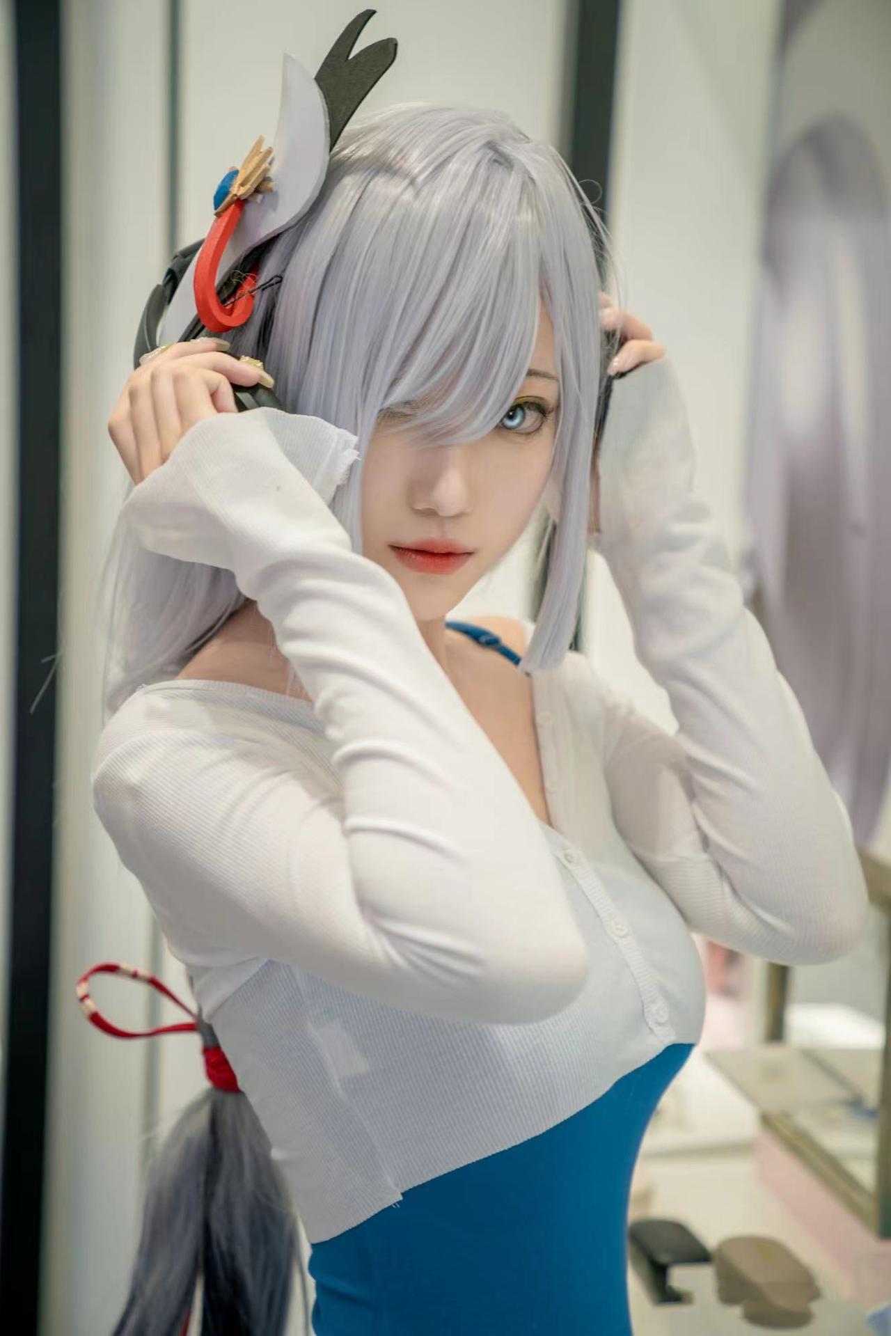 当你没什么喜欢的时候，看一眼《原神》里的小姨吧！你会重新燃起希望！
COSER：
