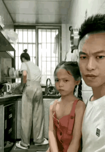 厨房里，老婆的这些小动作真的让我看不惯，这那还有一点淑女的形象呀。