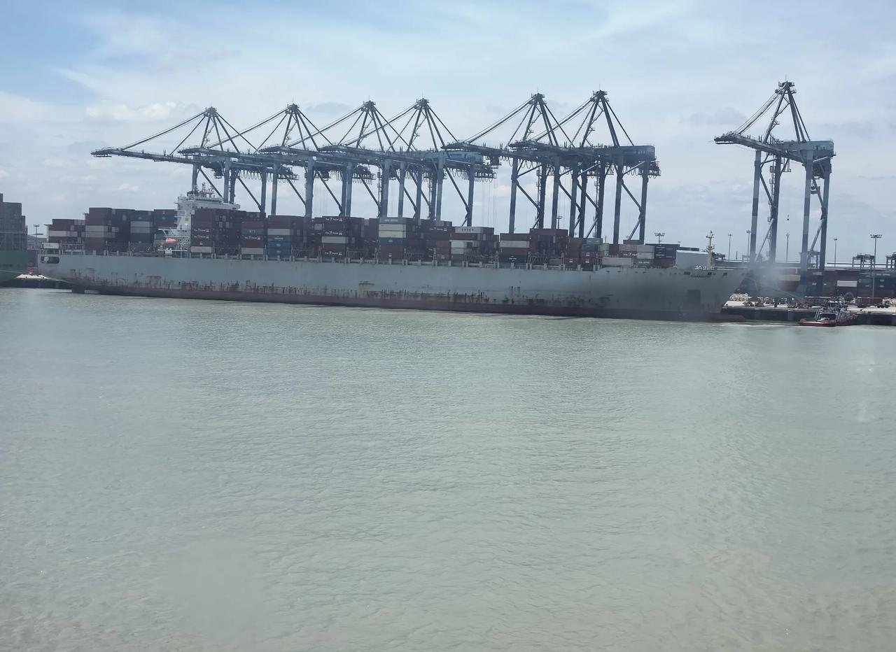 网友询问：有鼻炎能读轮机工程专业跑船吗？

有一位网友私信问我说他的小孩想读轮机