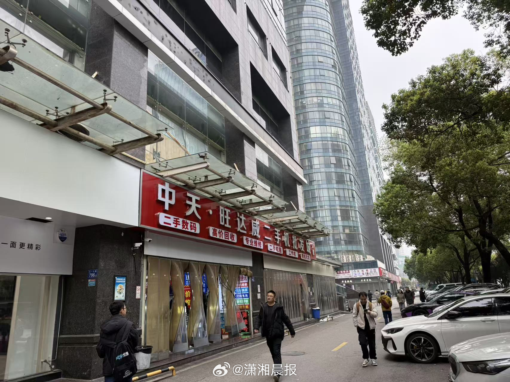 #二手手机交易需警惕隐私泄露#【#回收商谈AI推动二手手机涨价#，记者实地探访：