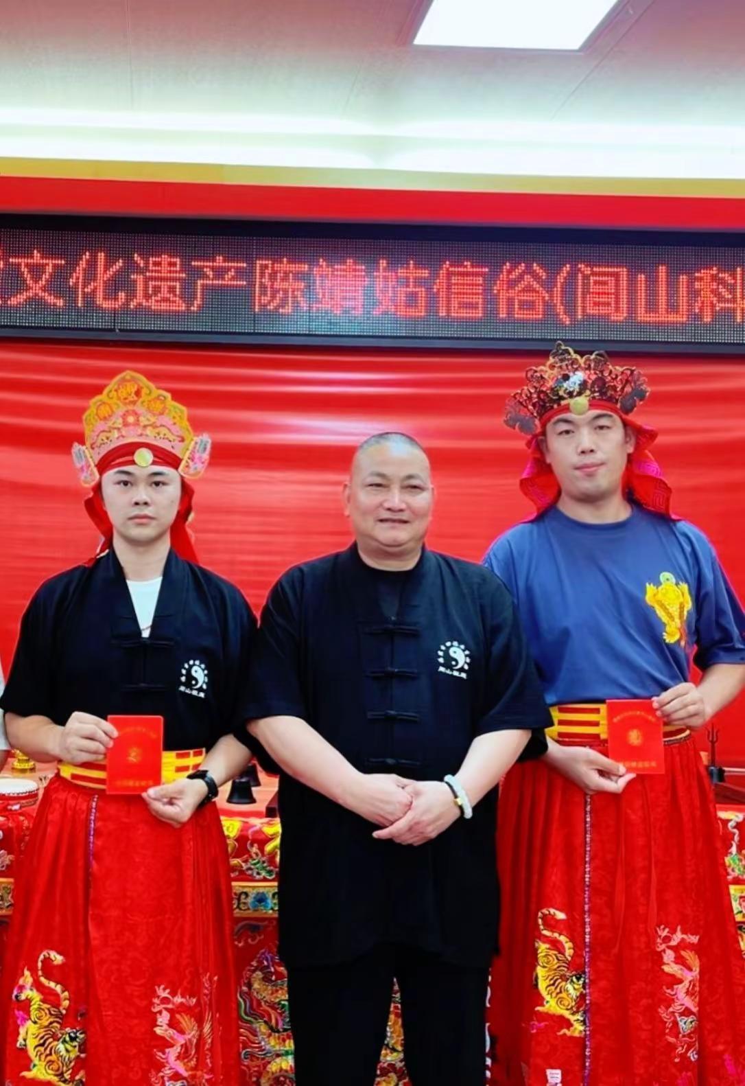 上热搜 宣传正能量 热点 正能量 助手