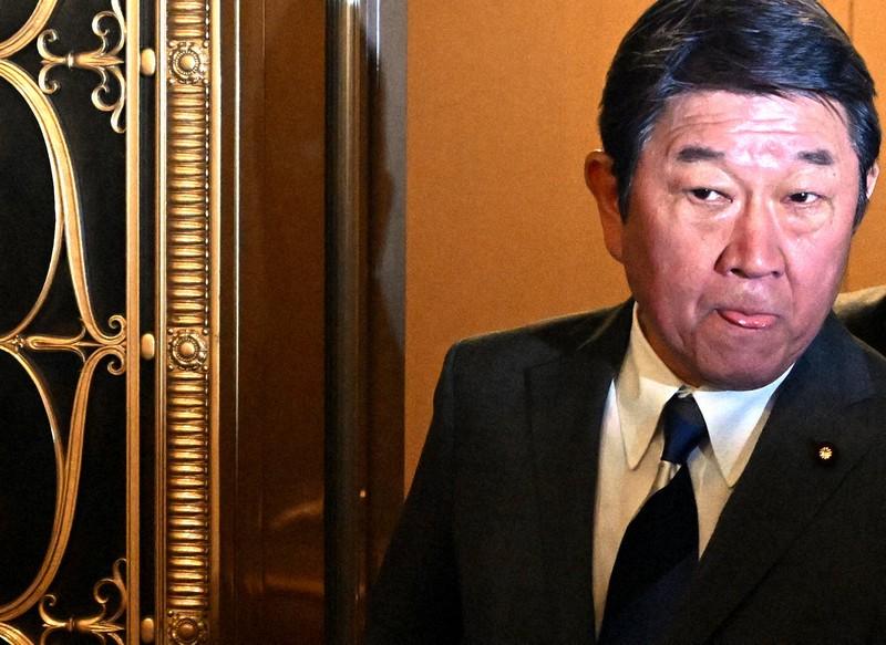 日本外相凭空捏造了一场“碰面”，结果被我外交部两度直接戳穿。
7月27日，日媒再