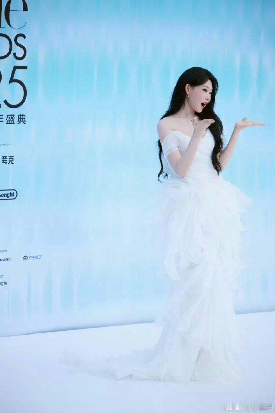 沈佳润谢谢所有可爱的相遇 看到她，就会明白真诚有多重要。她不会刻意立人设，只是把