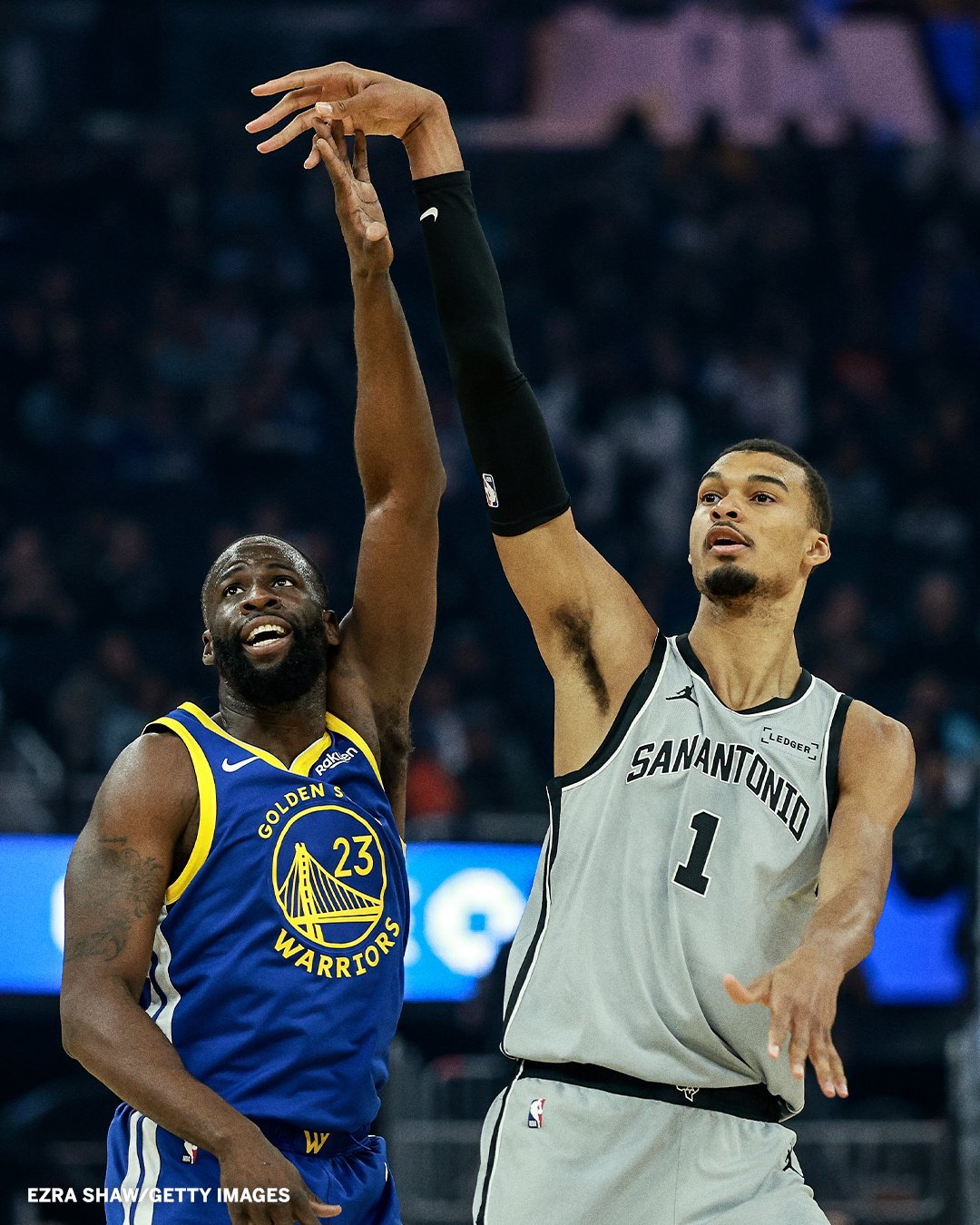 文班亚马半场27分13篮板1助攻1盖帽0失误，17min，14中10，三分3中0