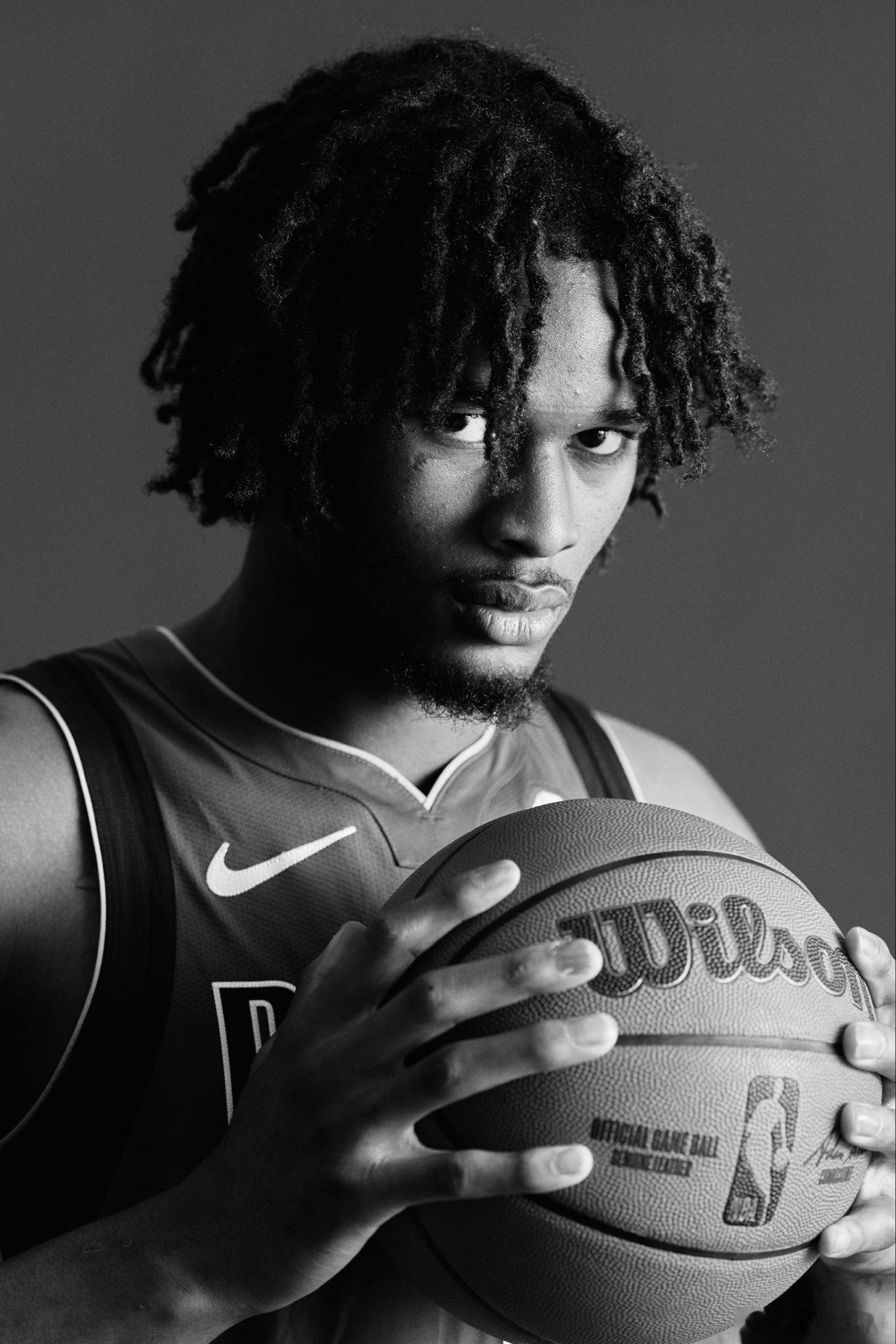 MFFL 小莫雷兹·约翰逊发推。MFFL文班亚马降薪续约NBA夏季联赛