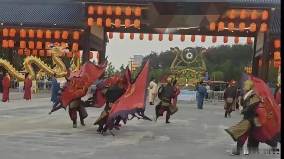 文笔大挑战。上联是原刨，下联我已编辑，请文友大神们就现在的下联对出上联来。

下