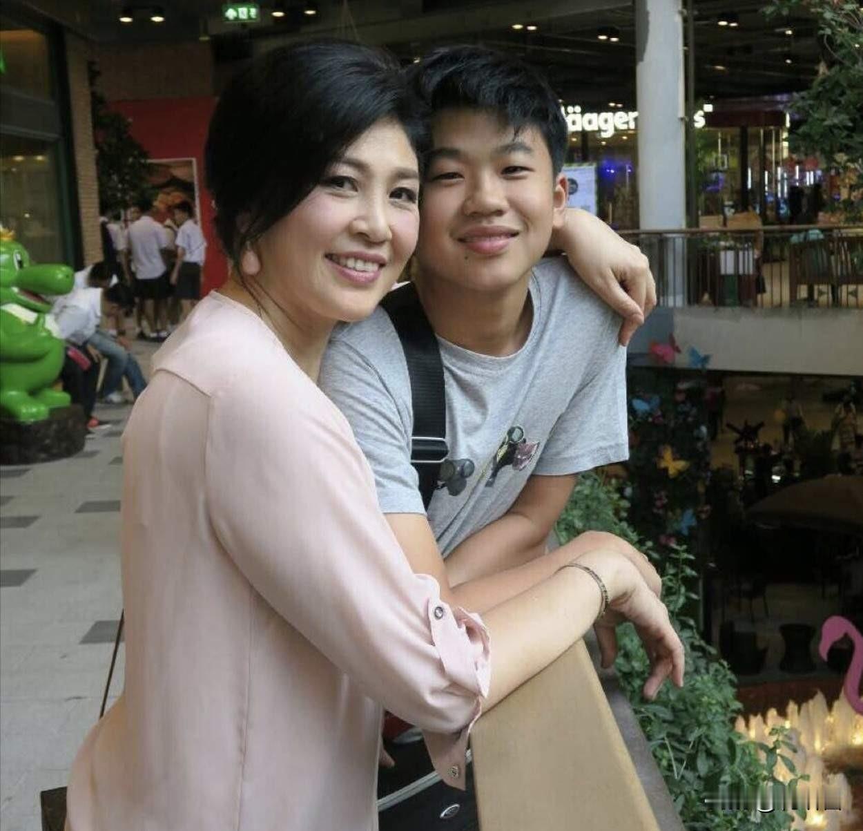 印尼总统普拉博沃接待他信和英拉，让泰国的反对派民团很是生气，他们说印尼当局公然接