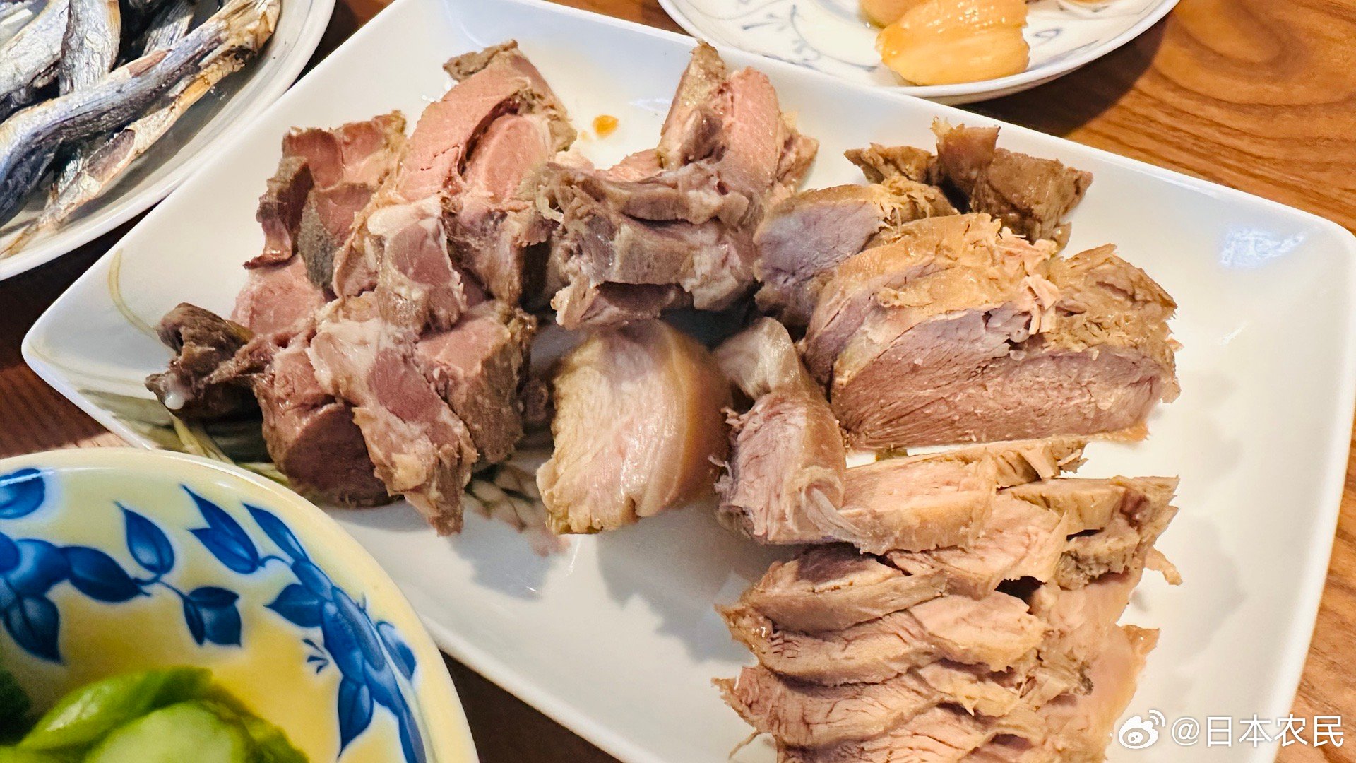 对美食的热爱，源自对生活的热爱。每一道精致的菜肴，都表现出主人对生活的热情与关注